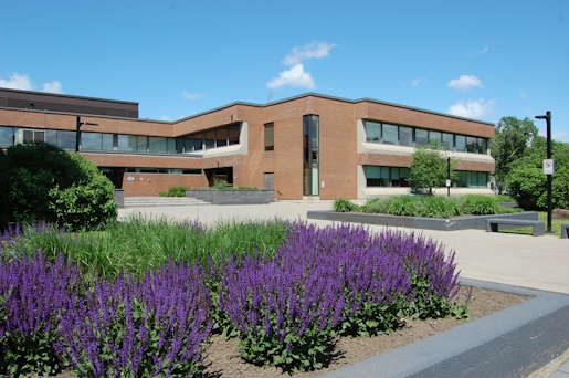 A photo of the front of Champlain College Saint-Lambert.